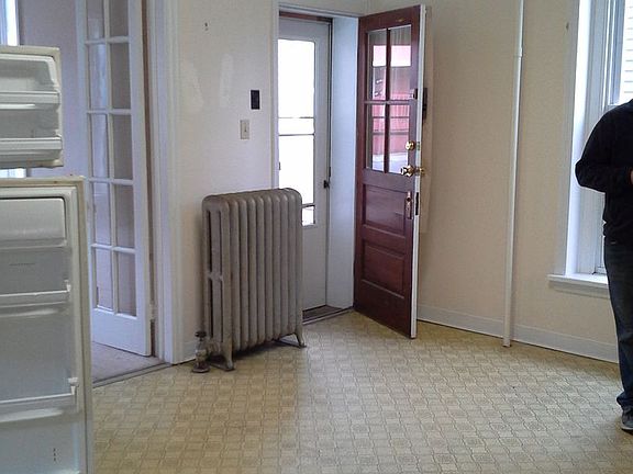 4th image of 364 E Main St APT 1