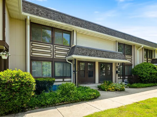 5570 Court F, Hanover Park, IL 60133