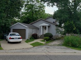 318 N Waukegan Rd, Lake Bluff, IL 60044