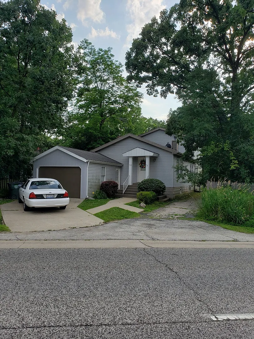 318 N Waukegan Rd photo 1