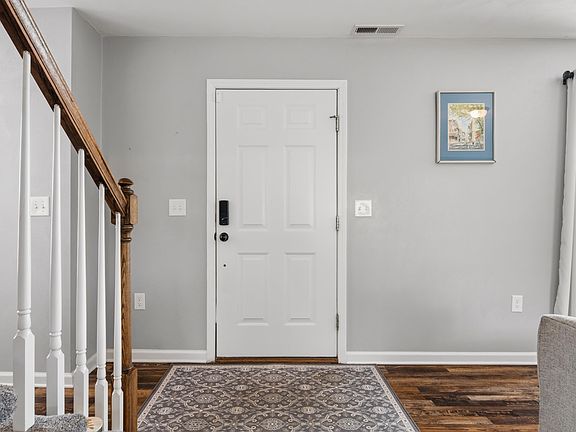 3rd image of 115 Prairie View Ln
