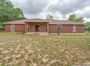 1026 Eagle Creek Dr, Floresville, TX 78114