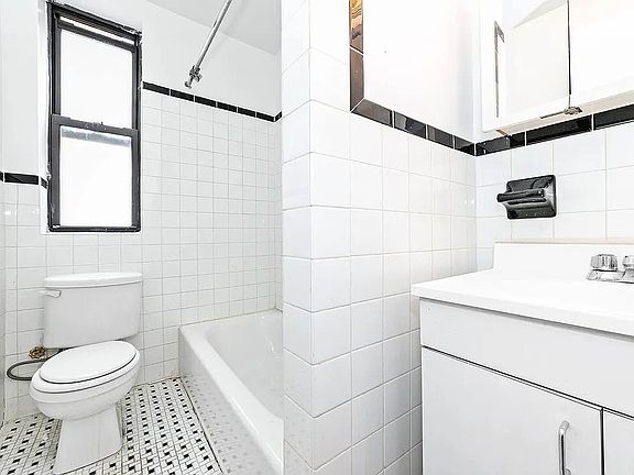 3rd image of 624 W 176th St APT 40
