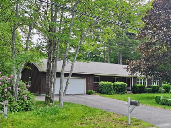 31 Arbor Avenue, Topsham, ME 04086