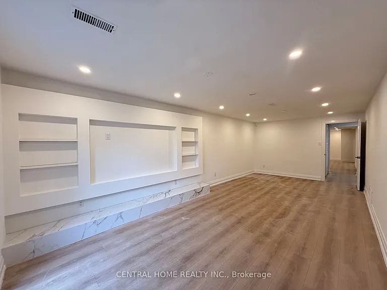 50 Sherwood Forest Dr #LOWER — Photo 11