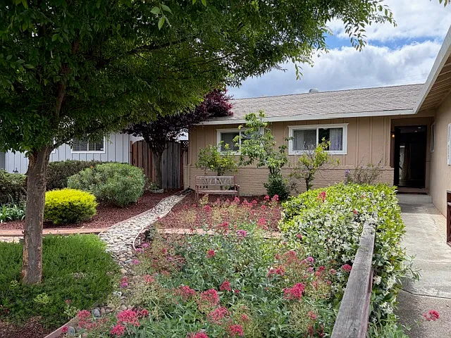 6397 Vegas Dr — Photo 2