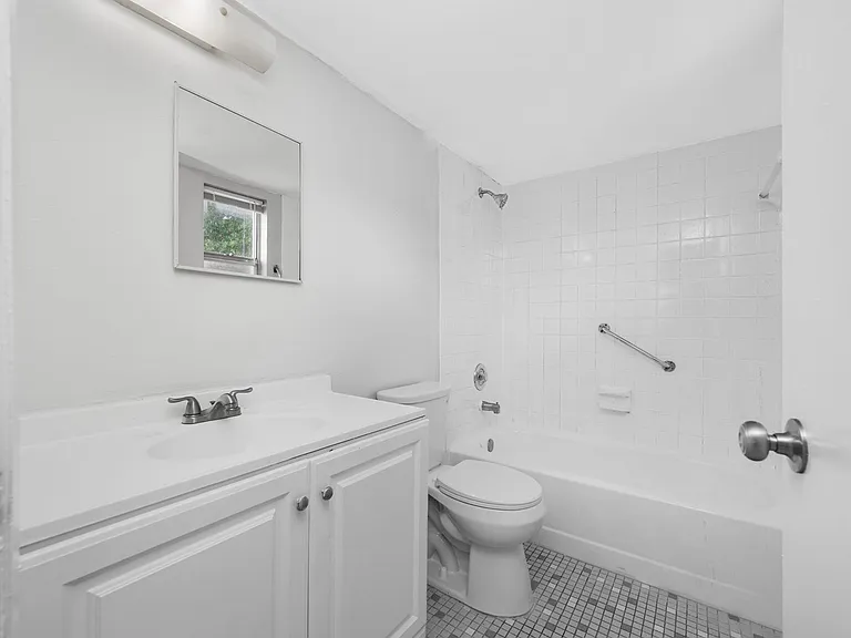 1767 Leo Ln S — Photo 36