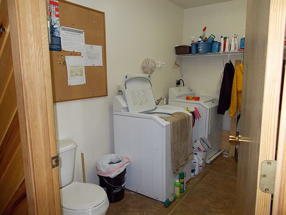 5th image of 483 Paige Dr