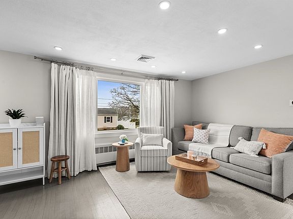 4th image of 6 Janice Rd