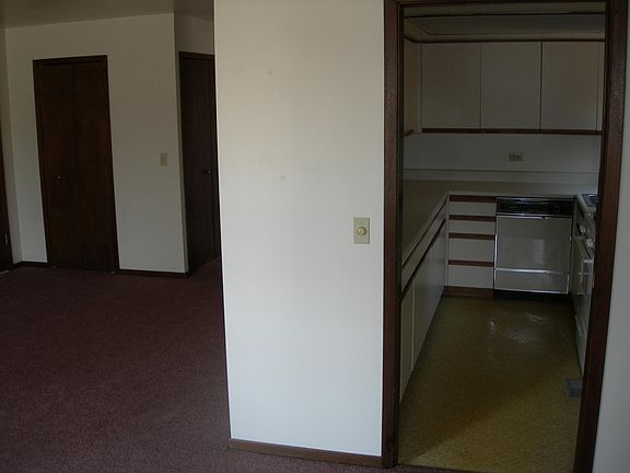 5th image of 242 W Slade St APT 1
