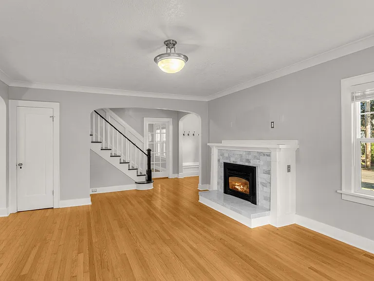 8036 N Syracuse St — Photo 31