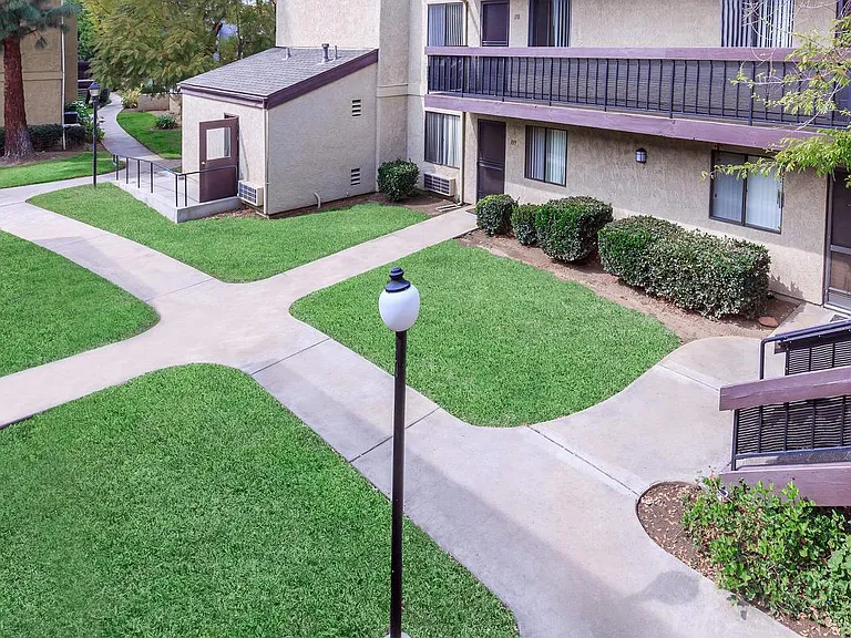 Heritage Park Alta Loma 55+ — Photo 26