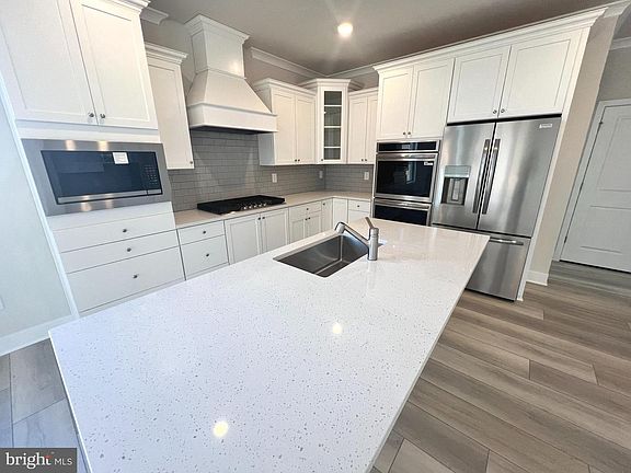 4th image of 29291 Oxford Dr
