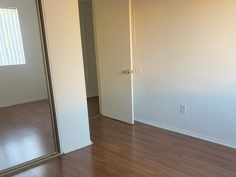 618 E Chestnut St #5 — Photo 5