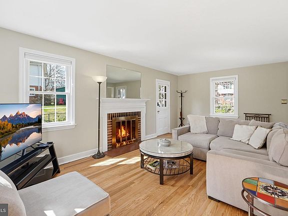 2nd image of 2406 Churchill Rd