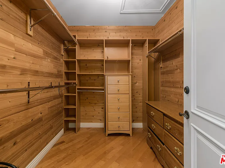 204 Foothill Rd — Photo 17