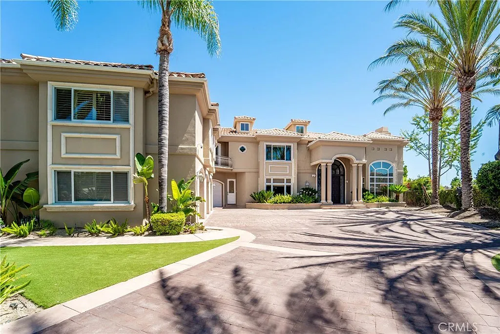 6 bed, 10059 sqft, $30,000 — Photo 1