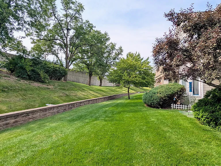 1880 Fox Run Dr #B — Photo 10
