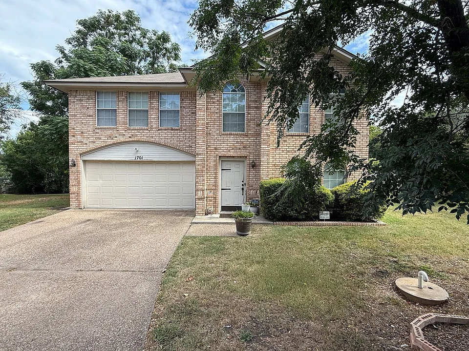 1701 Tanglewood Dr