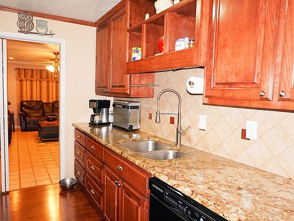 4th image of 118 Larkspur Ln