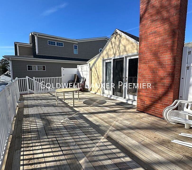 2nd image of 108B Clayton St