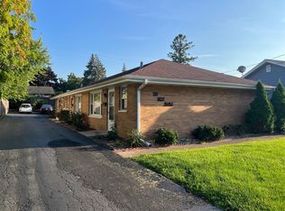 209 W Maple Ave #C, Mundelein, IL 60060