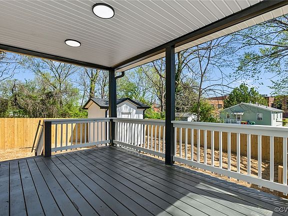 5th image of 819 Wesley St