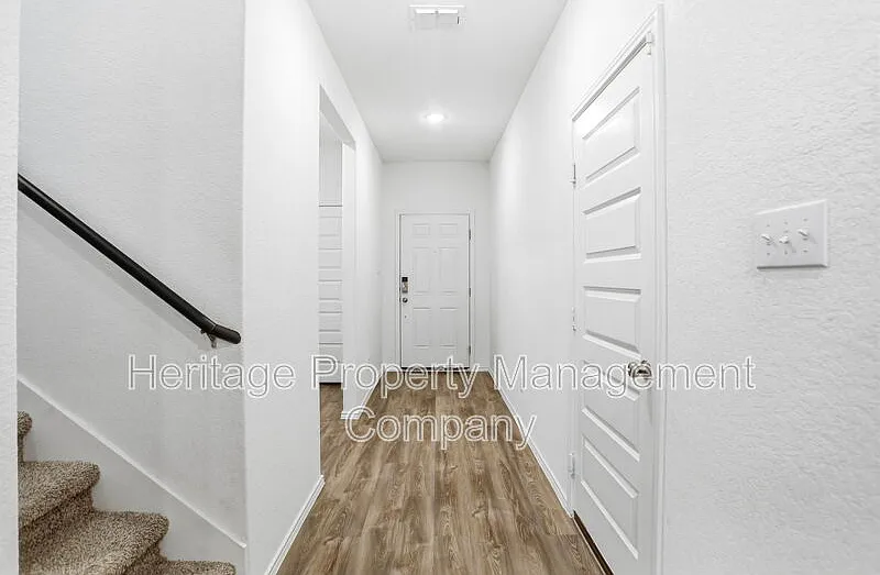 3 bed, 2.5 bath, 2133 sqft, $2,050 — Photo 4