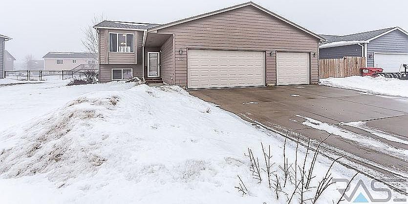 2nd image of 610 Teddy St