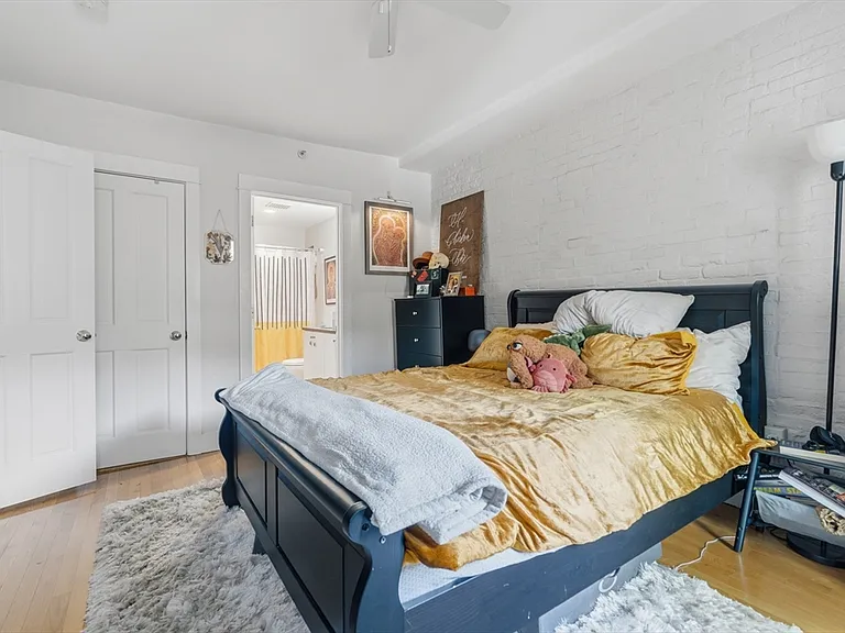 32 Yarmouth St #A — Photo 4