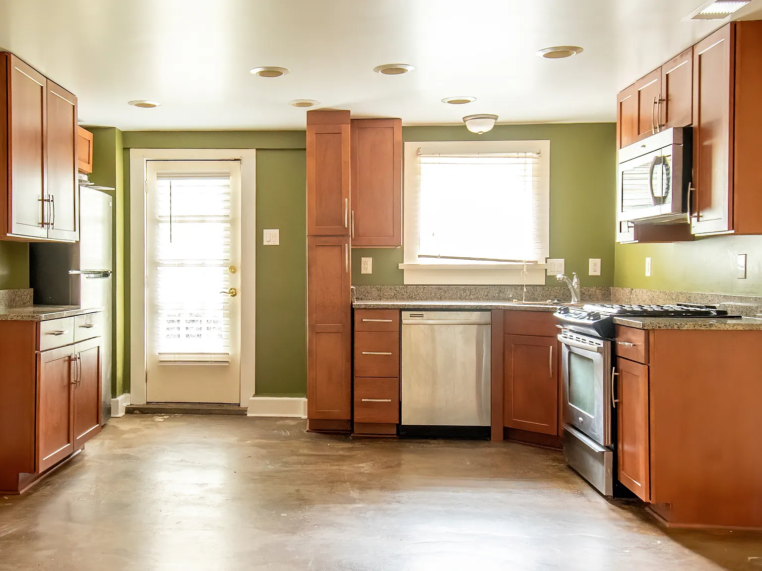 2 bed, 2.5 bath, 900 sqft, $2,100 — Photo 4