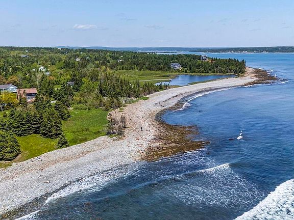 3rd image of 1741 Cow Bay Rd