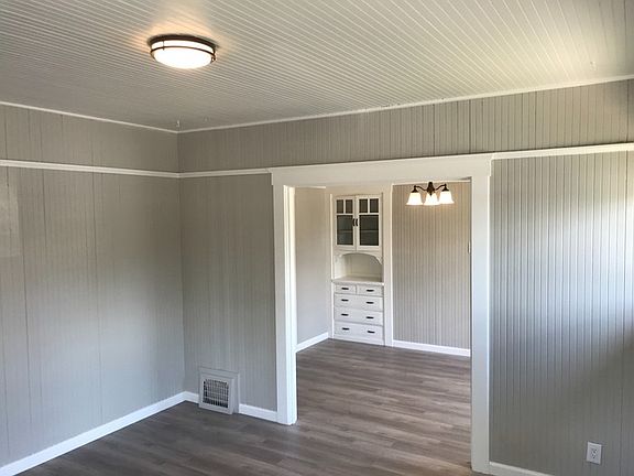 3rd image of 300 W 10th St