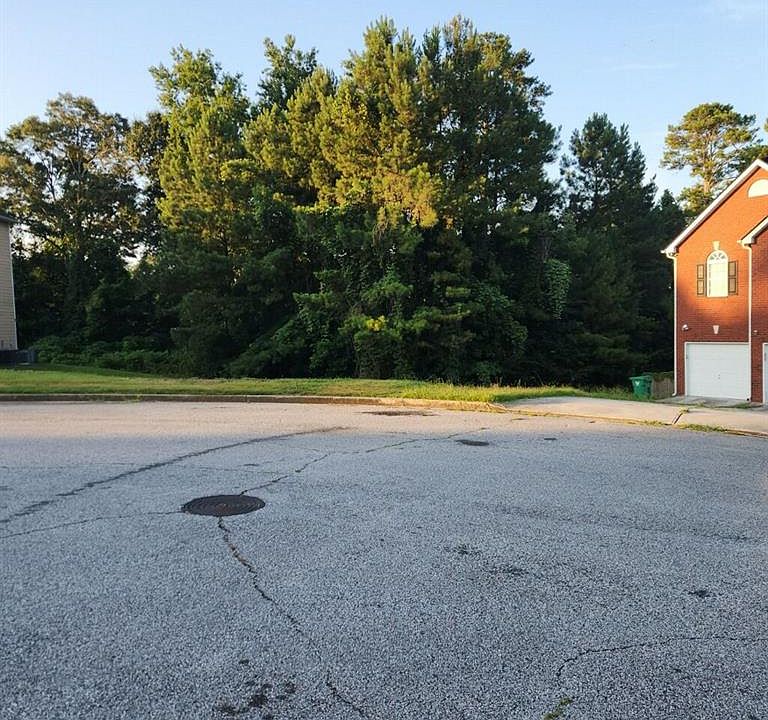 1st image of 1751 Lake Edge Cir #150