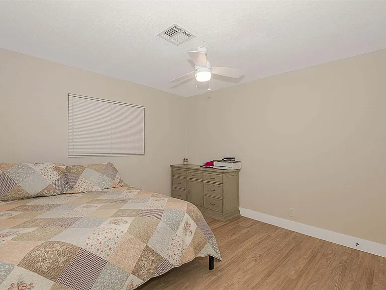 1449 SE 4th Ave #1449 — Photo 5
