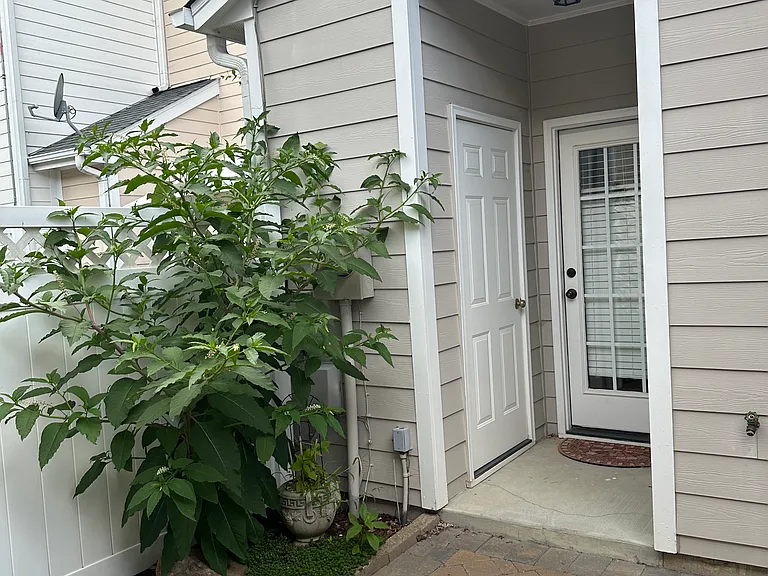 Christopher Dr — Photo 6
