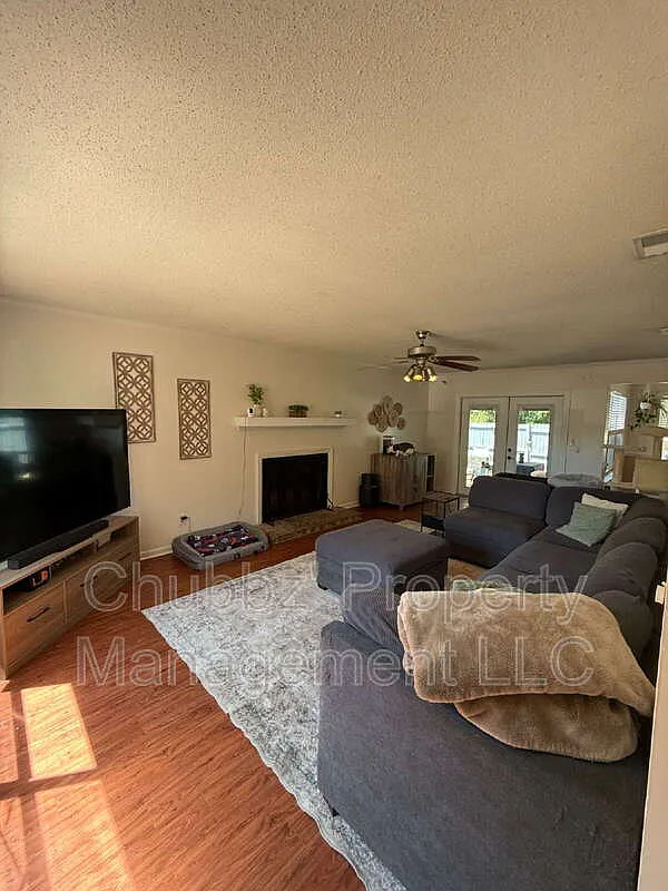 3 bed, 2.5 bath, 1742 sqft, $2,200 — Photo 4
