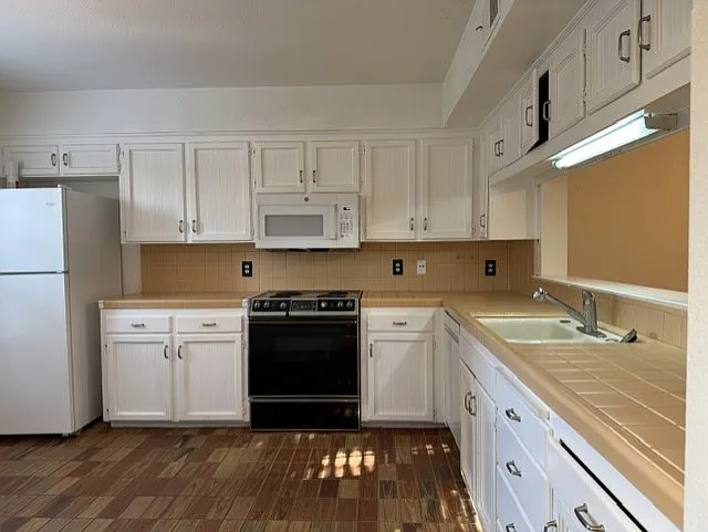 2 bed, 2.5 bath, 1234 sqft, $1,995 — Photo 2