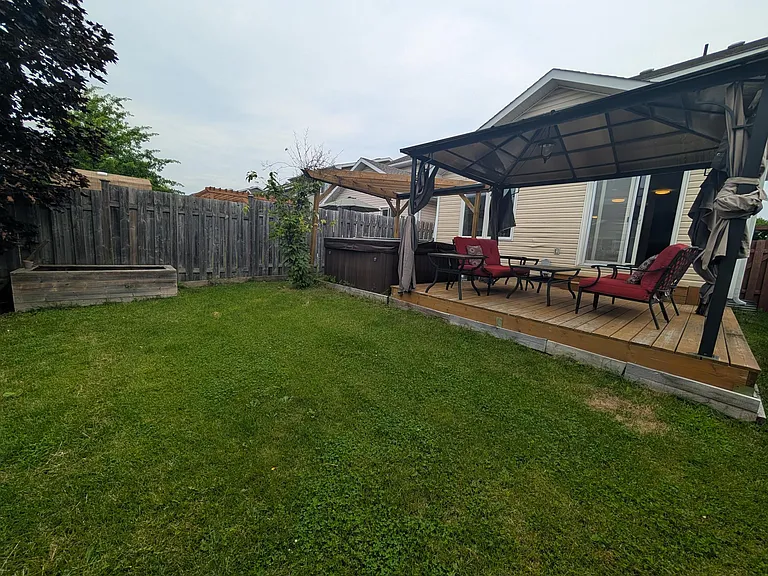 708 Margaret Way — Photo 28