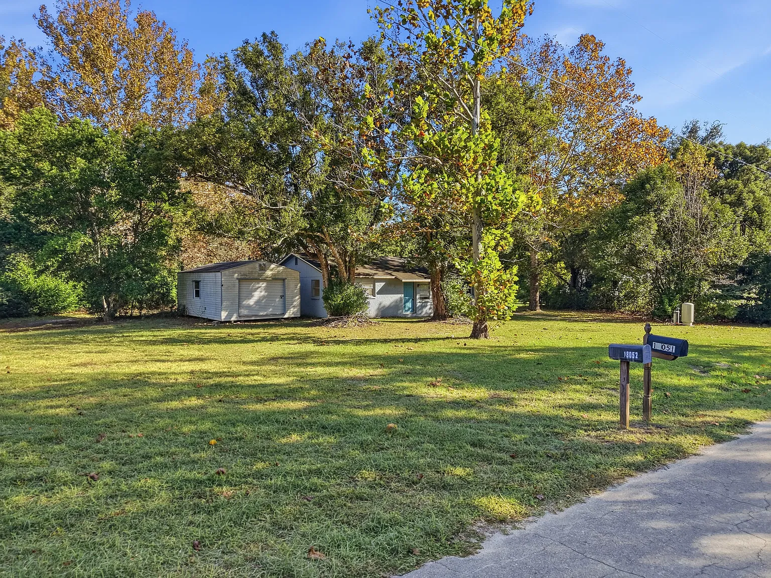 Adorable 2 Bed 1 Bath Home For Rent With Lawn Care Included!! — Photo 2