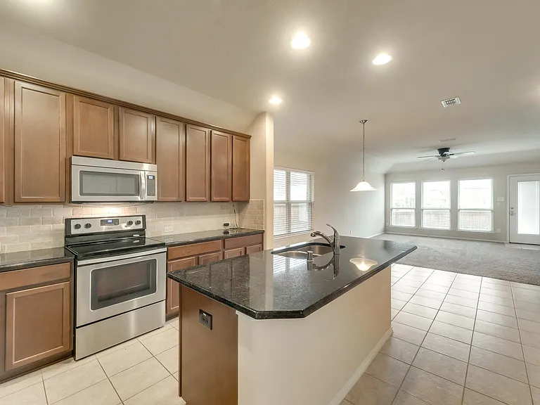 4721 Lazy Oaks St — Photo 3