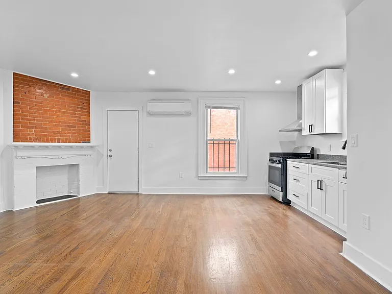 455 George St — Photo 16