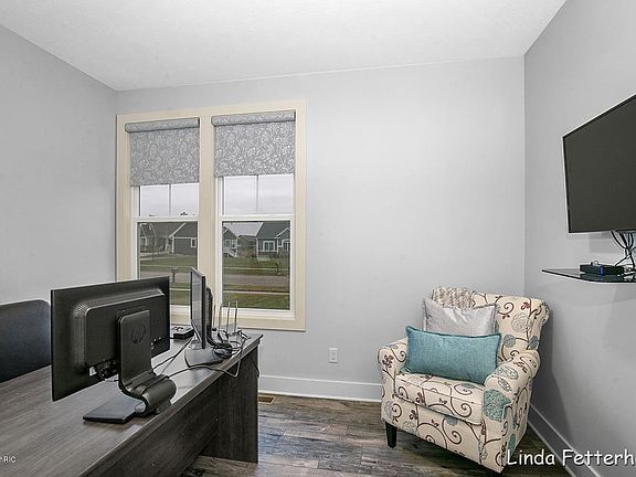 5th image of 2464 Cedar West Dr
