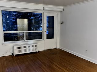 52 Neptune Dr #6, Toronto, ON M6A1X1