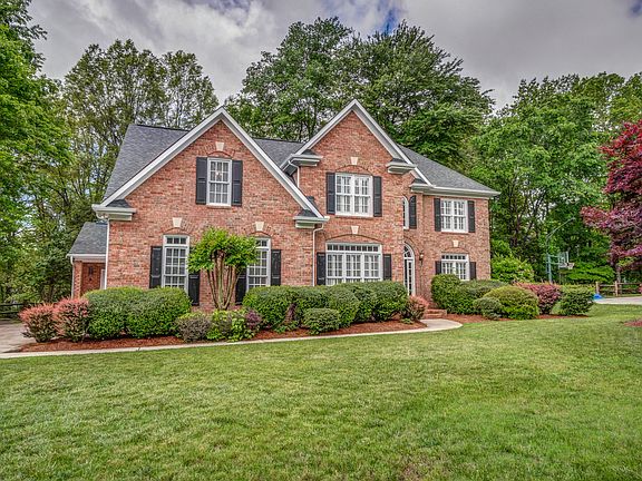 2nd image of 15727 Delancey Ln