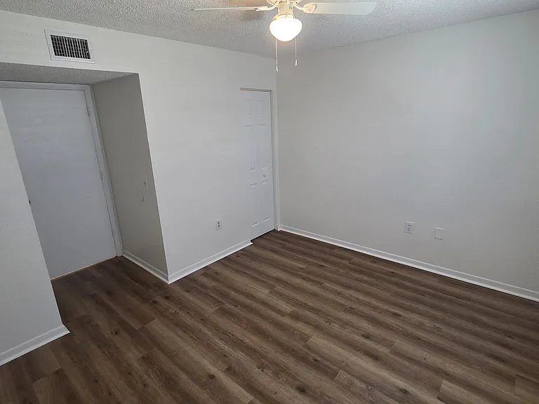 915 Ariana Apartment Community — Photo 23