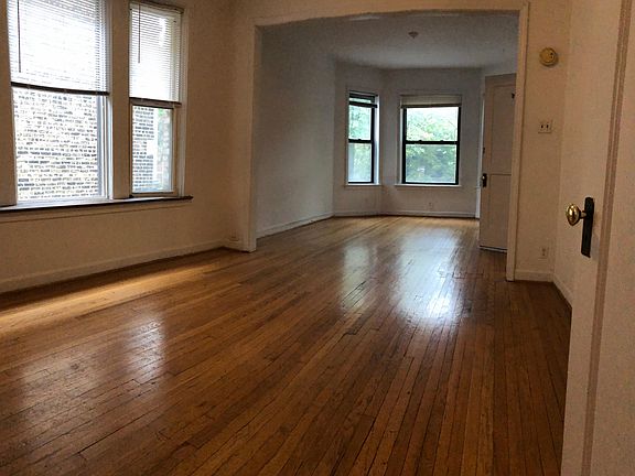 2nd image of 836 W Bradley Pl #2