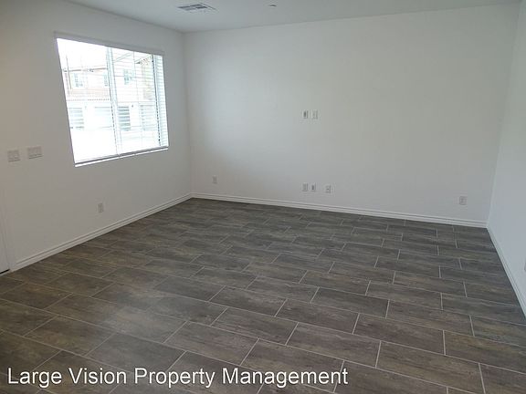 5th image of 20 Barbara Ln Building 87-15