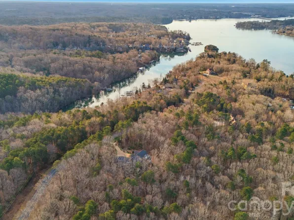 8930 Island Point Rd, Charlotte, NC 28278