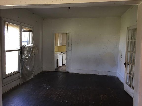 5th image of 415 Giraud St